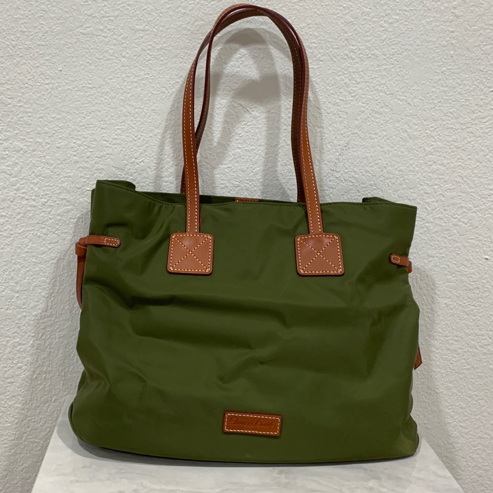 NWOT DOONEY AND BOURKE NYLON GREEN BAG